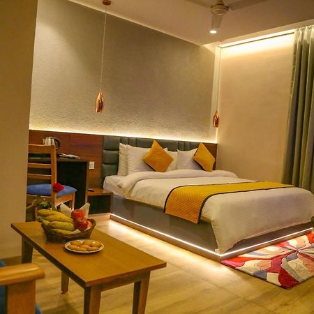 Four Leaf Hotel - Sapphire Blue, Varanasi Exterior photo