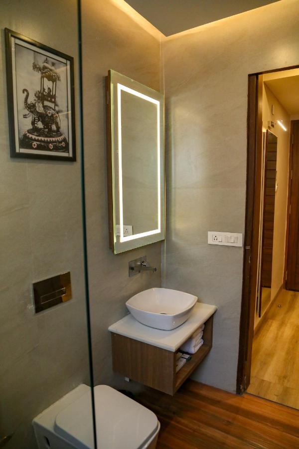 Four Leaf Hotel - Sapphire Blue, Varanasi Exterior photo