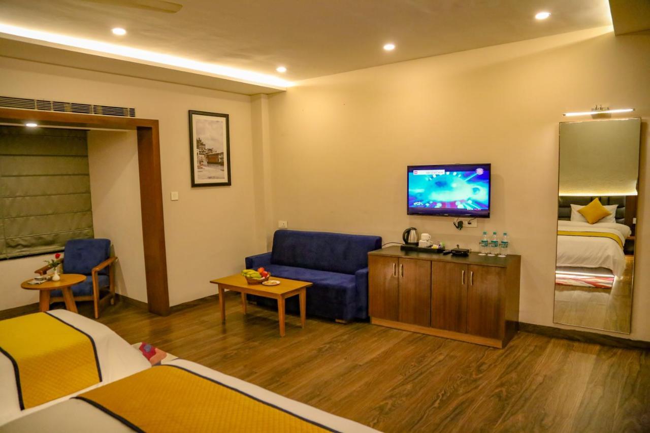 Four Leaf Hotel - Sapphire Blue, Varanasi Exterior photo