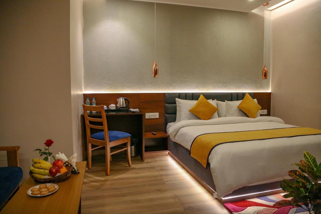 Four Leaf Hotel - Sapphire Blue, Varanasi Exterior photo