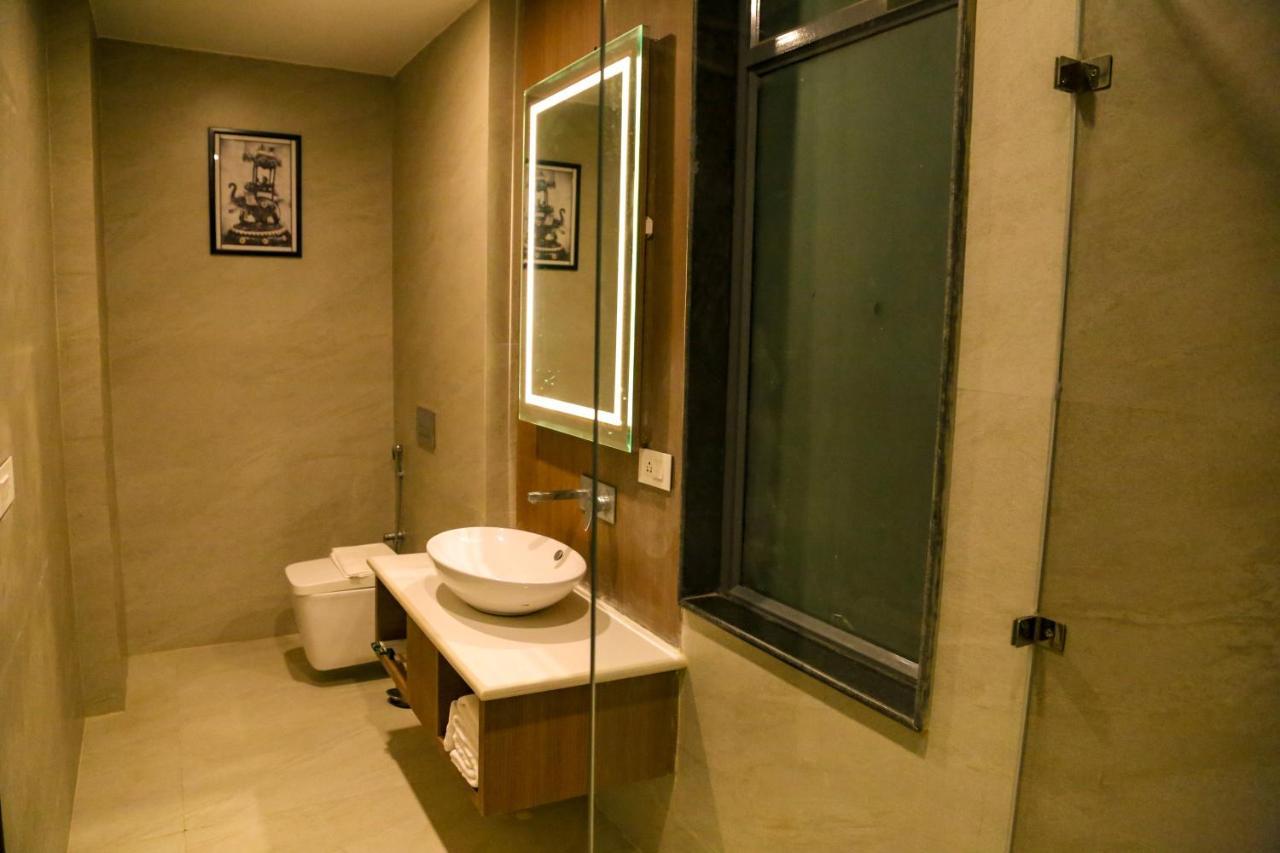 Four Leaf Hotel - Sapphire Blue, Varanasi Exterior photo