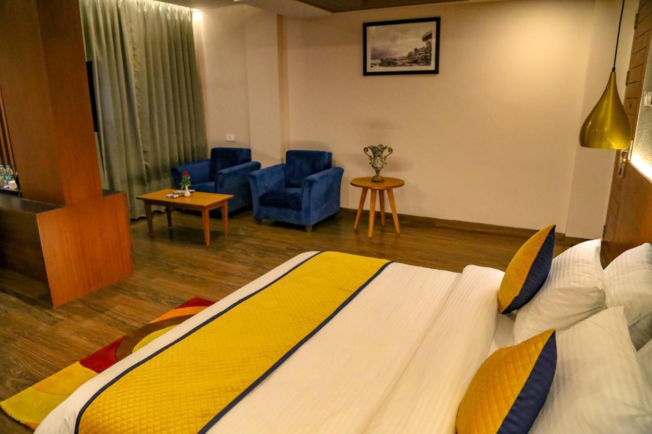 Four Leaf Hotel - Sapphire Blue, Varanasi Exterior photo