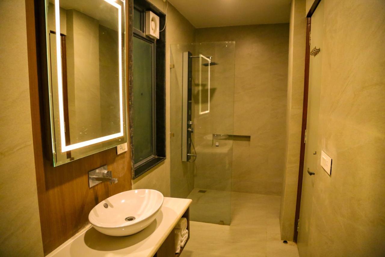 Four Leaf Hotel - Sapphire Blue, Varanasi Exterior photo