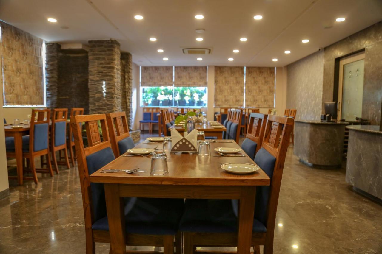 Four Leaf Hotel - Sapphire Blue, Varanasi Exterior photo