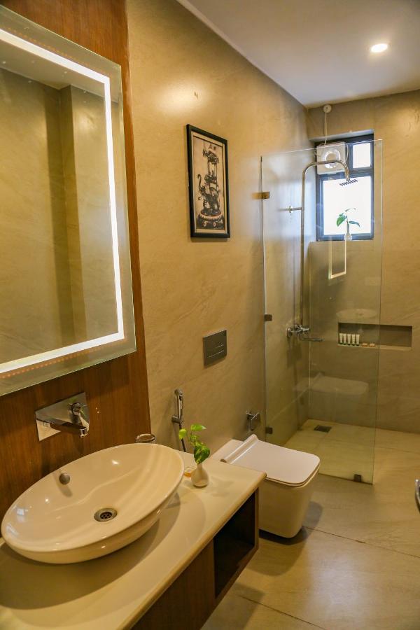 Four Leaf Hotel - Sapphire Blue, Varanasi Exterior photo