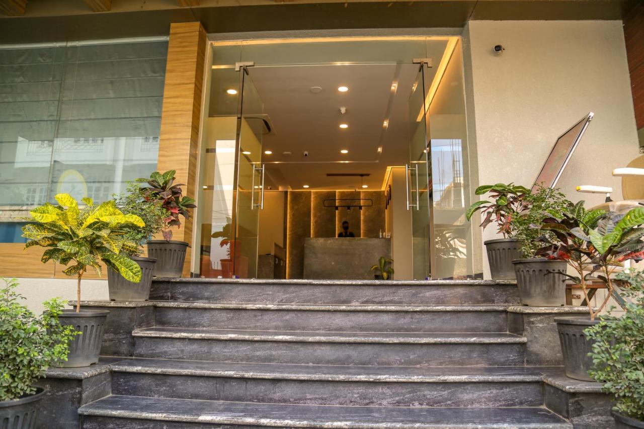 Four Leaf Hotel - Sapphire Blue, Varanasi Exterior photo